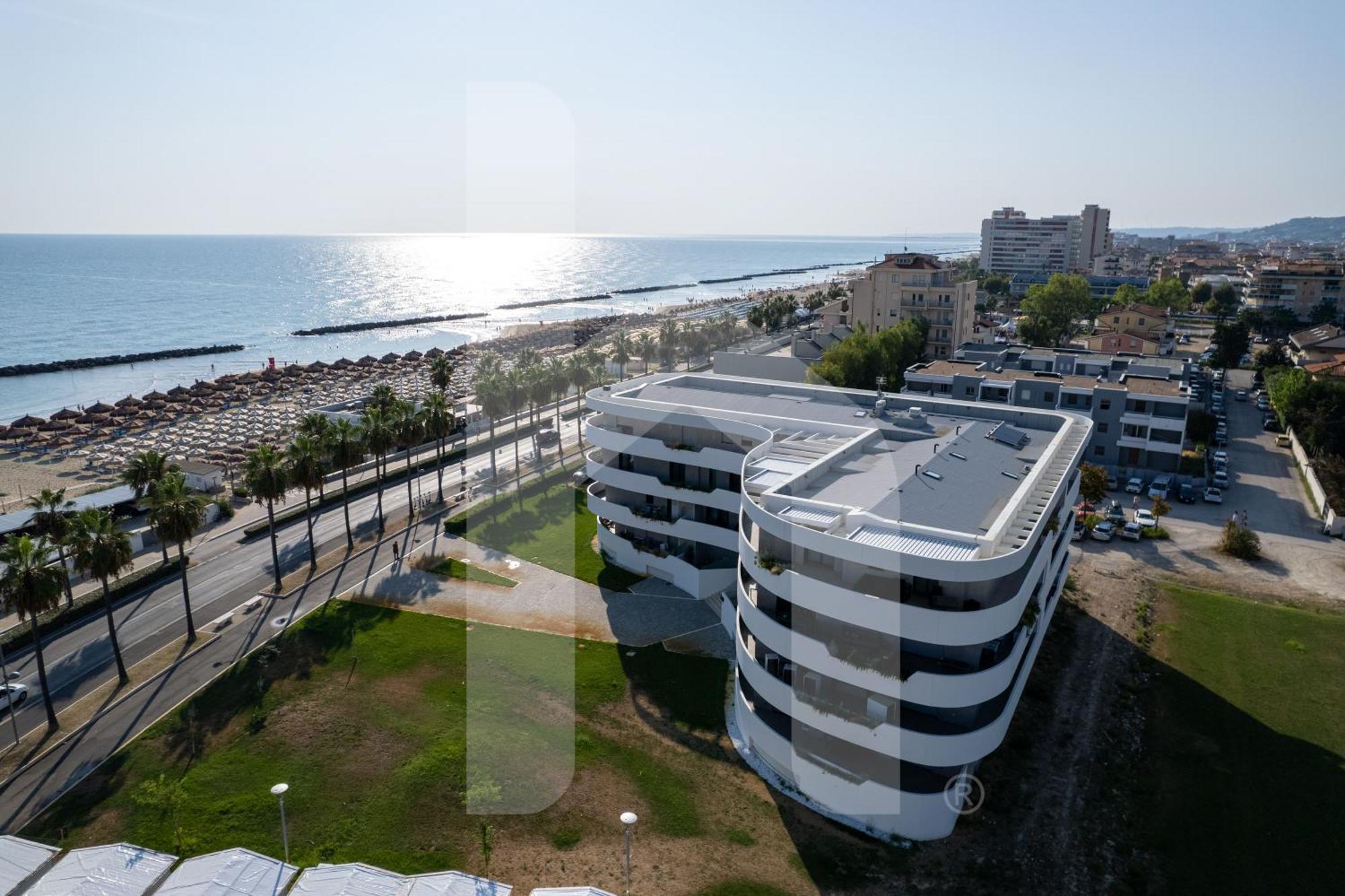Homiday - Waterfront Montesilvano Marina المظهر الخارجي الصورة